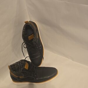 Men's Black and Tan Chukka Boots